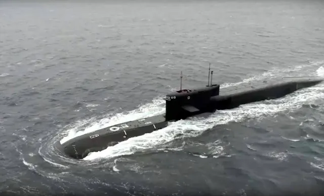 D:\elSnorkel.com\5- Rusia\submarino nuclear ruso Tula se prepara para realizar una práctica de lanzamiento de un misil balístico intercontinental.jpg