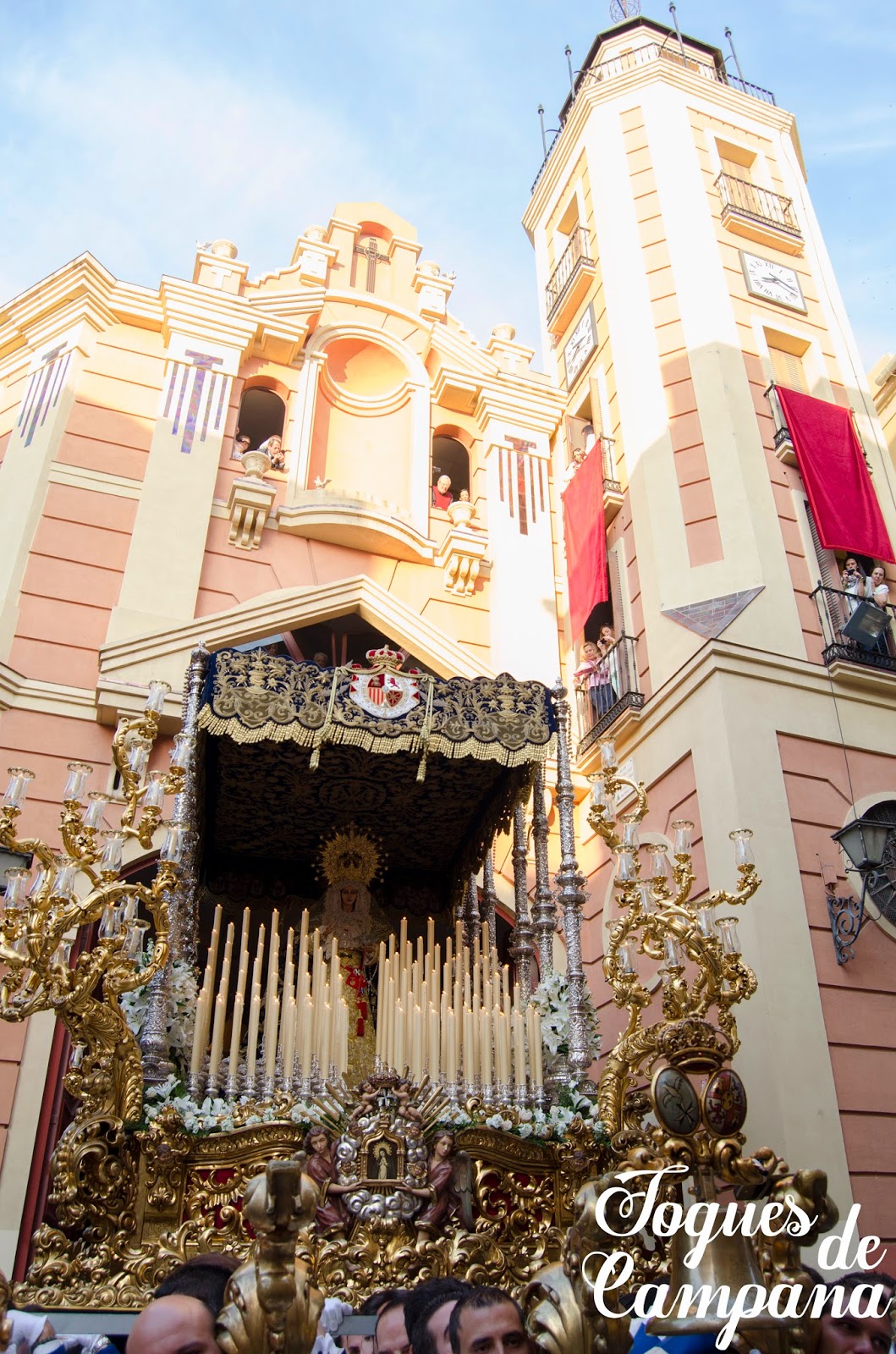 http://toquesdecampanamlg.blogspot.com.es/2014/04/procesion-de-la-hermandad-de-la-paloma.html