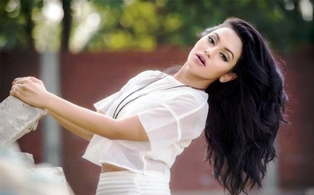Hot & sexy  nusrat faria