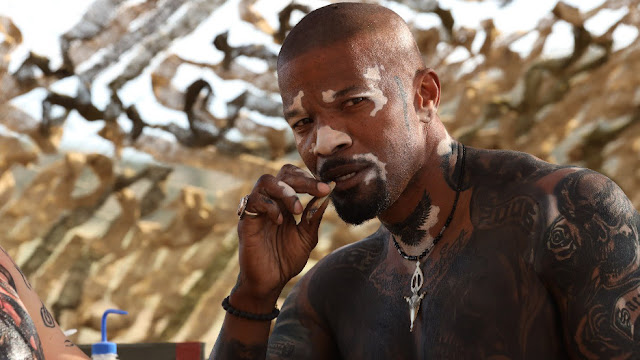 jamie foxx smoking a cigarette