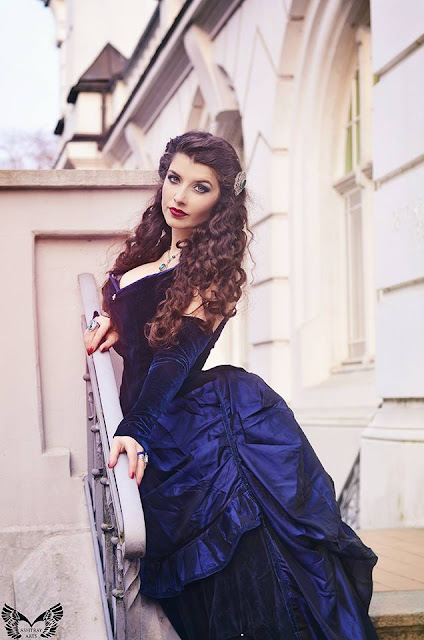 Romantic, Neo-Victorian Masquerade Ball dress/ball gown/costume inspiration. Gothic victorian bustle skirt in midnight blue.