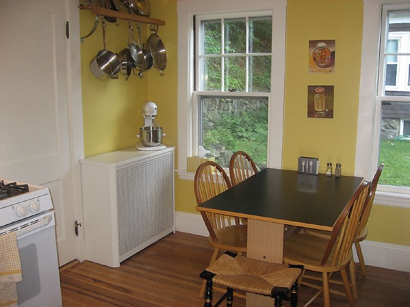 Yellow Kitchen Paint The yellow paint is Broadway Lights by Benjamin Moore