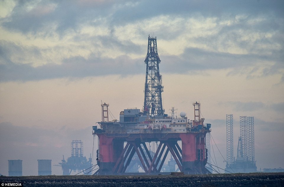 cromarty-firth-oil-rigs-8