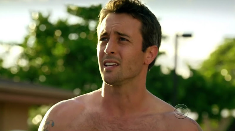 Alex O'Loughlin Shirtless on Hawaii Five-0 s1e07