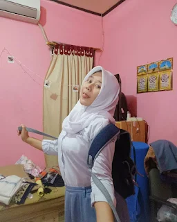 Siswi SMA Cantik Berjilbab