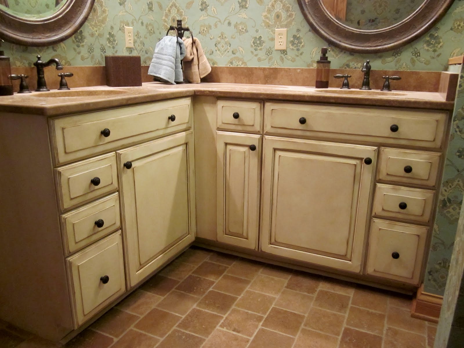 Dixon Specialty Finishes LLC: Louisville Faux- Hand painted cabinets