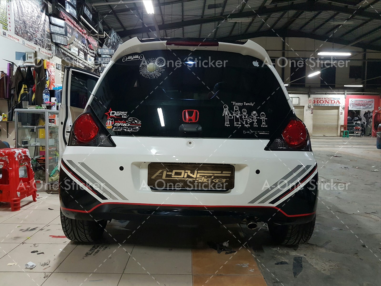 Koleksi Modifikasi Stiker Mobil Honda Brio Terlengkap Rekanotomotif