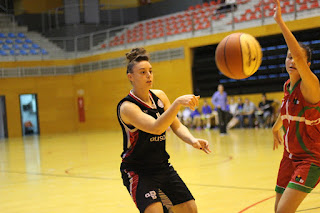 Partido de baloncesto entre el Ausarta Barakaldo Est y el Araba