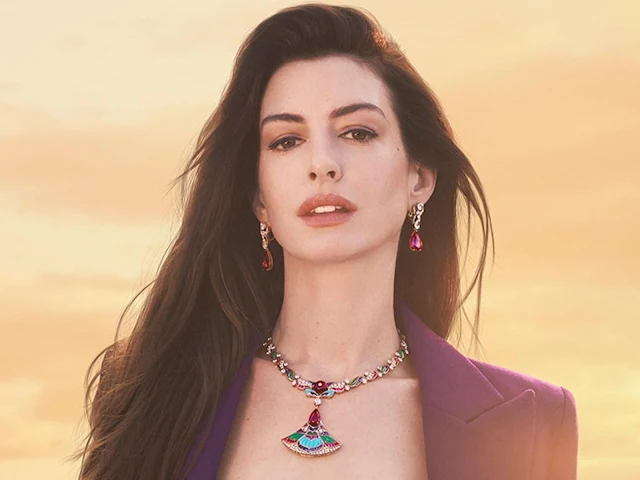 كواليس الظهور الأول للنجمة آن هاثاواي في موقع تصوير فيلم "The Devil Wears Prada 2": آندي ساكس تعود أكثر أناقة!