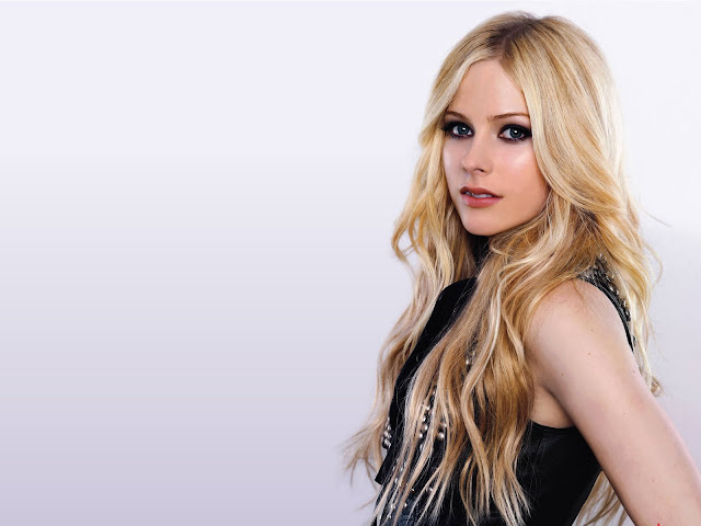 Hot Images of Avril Lavigne