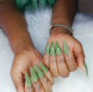 Light coffin olive green nail