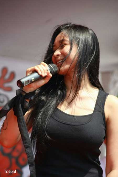 foto hot Happy Salma with TankTop - style female celebrity fashion 