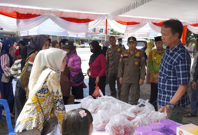  Pj. Bupati OKI Salurkan 550 Paket Sedekah ASN kepada Kaum Dhuafa 