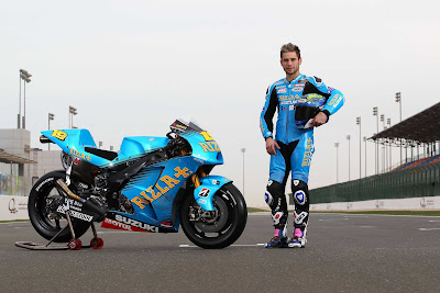 Rizla_Suzuki_MotoGP_GSV-R_2011_Alvaro_Bautista_06_3000x2000