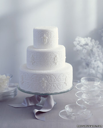 ivory and white wedding cakes