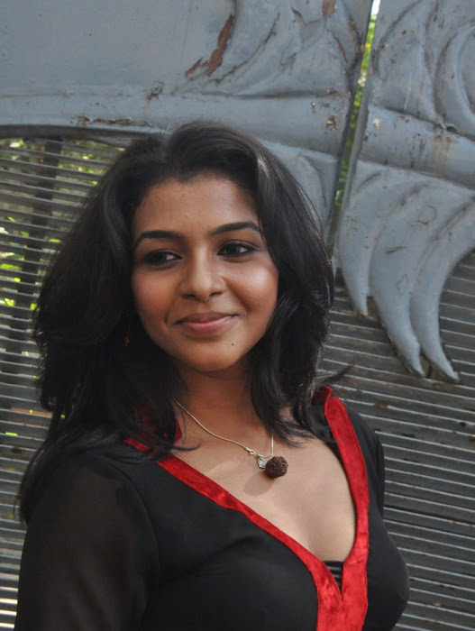 kadhal saranya ,armpit , bra in transparent dress unseen pics