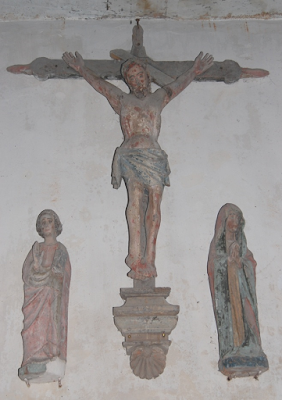 Amfreville-les-Champs Église Saint Pierre, autrefois église Saint Martin - Crucifixion avec le Christ en croix, la Vierge Marie et Saint-Jean