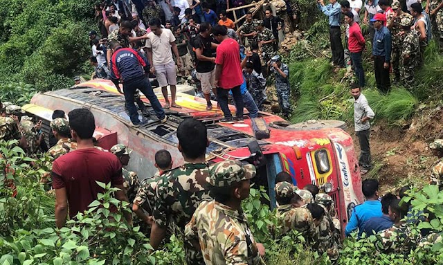 बस दुर्घटनामा १६ जनाको मृत्यु