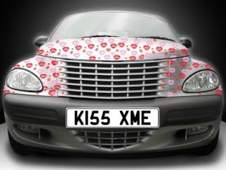 KISS ME - Valentine Car