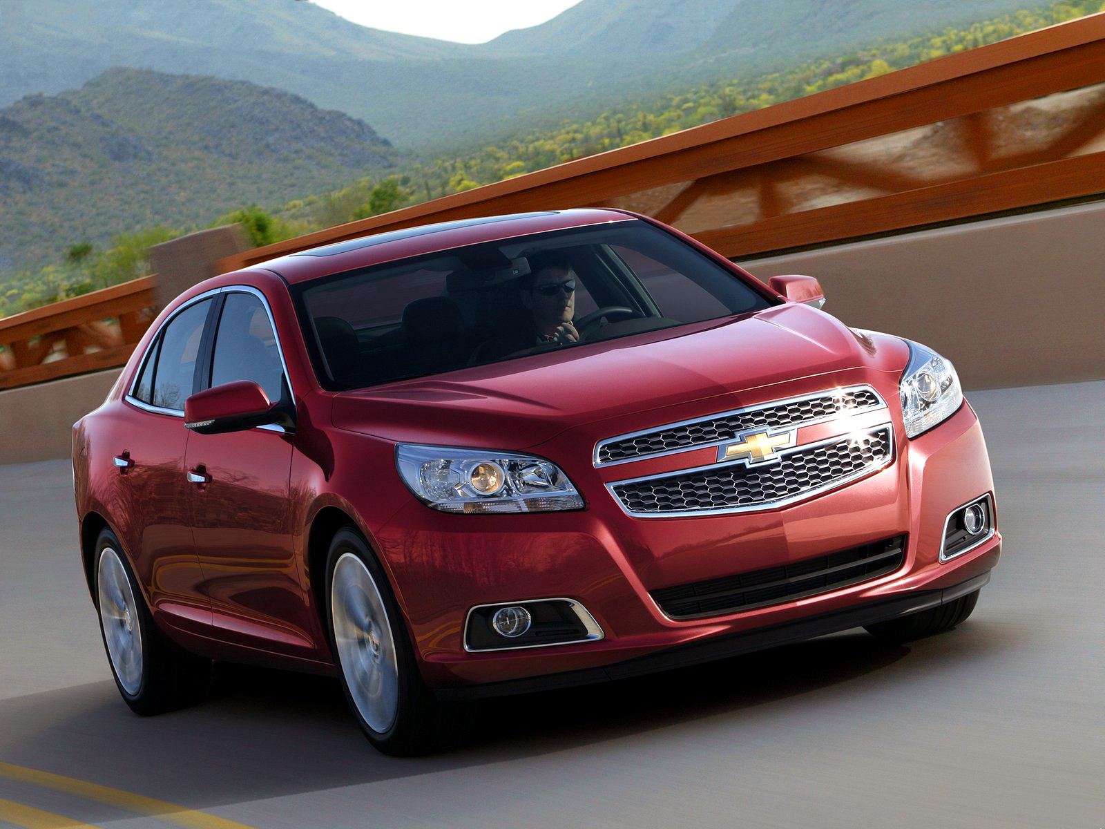 Gambar Mobil CHEVROLET Malibu 2013