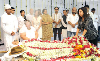 Shahrukh,Priyanka & Others at  Ashok Mehta's funeral ceremony