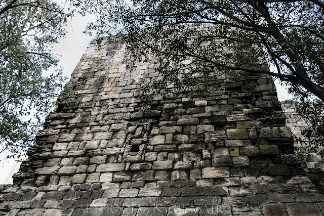 Torreón romano de las murallas de Arelate.