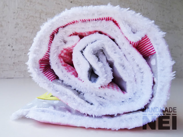 Handmade Nel: Пачуърк одеяло с полар за бебе "Бяло, розово и сиво"