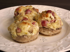 Champiñones rellenos de queso crema y jamón - Stuffed mushrooms with cream cheese and serrano ham  