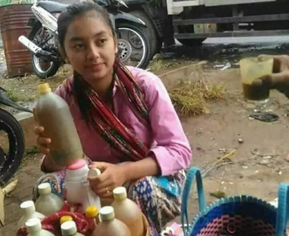 Nikmatnya gentot Tukang  Jamu  Langganan Ku CERITA SEKS 