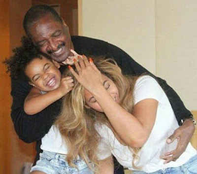 adorable-photo-of-beyonce-her-father-and-blue-ivy
