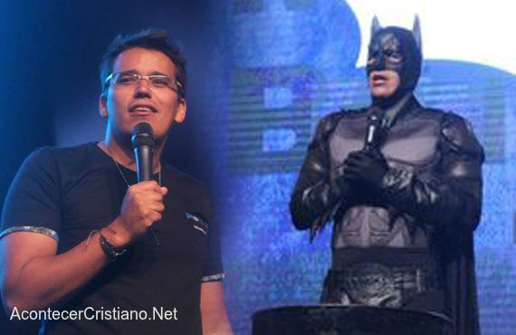 Pastor predica disfrazado de Batman 