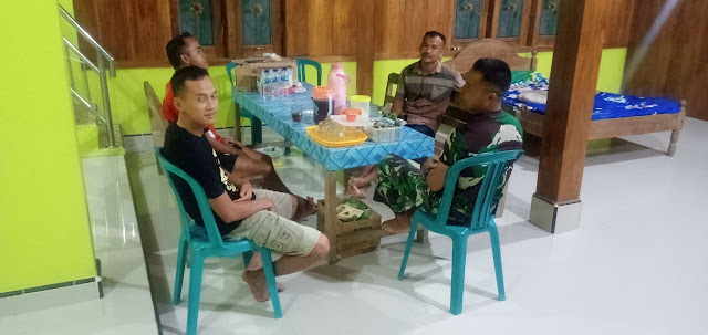 Kodim Sragen - Anggota TNI  Sempatkan Anjangsana disela waktu jeda TMMD