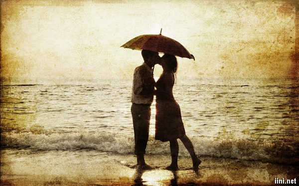ảnh hôn nhau trước biển đẹp