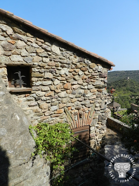 CASTELNOU (66) - Village médiéval