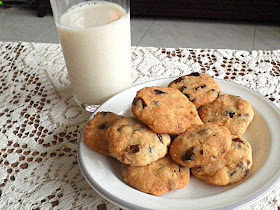 Dates & Cornflakes Cookies Recipe @ treatntrick.blogspot.com