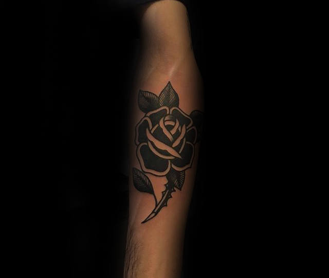 Tatuagens de Rosas Pretas - 60 fotos e modelos para sua inspiração!