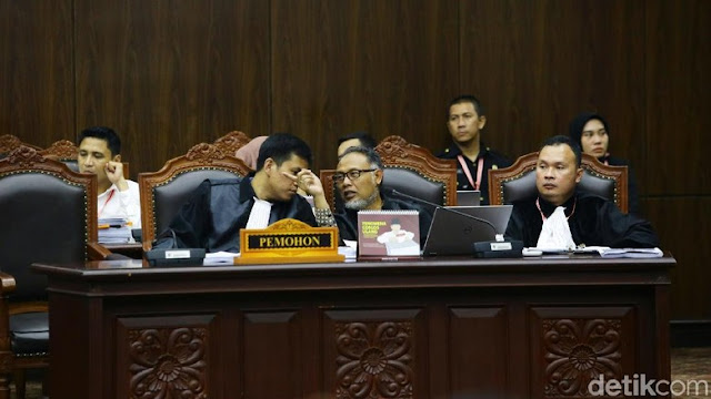 Data 1 Juta KTP Palsu Disampaikan Agus Maksum Di MK Data 1 Juta KTP Palsu Disampaikan Agus Maksum Di MK