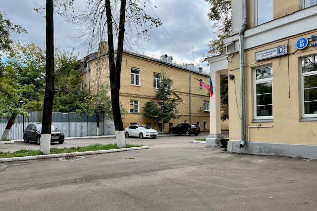 Потаповский переулок, дворы, бывший флигель городской усадьбы Толстых - Мещерских