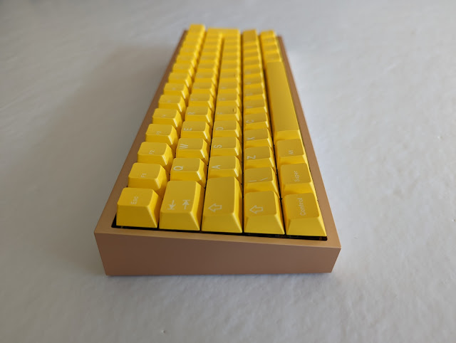 GMK Honey - montar teclado custom dorado 60%