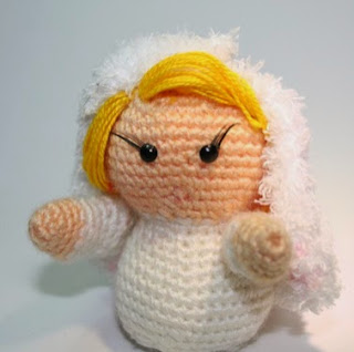 http://unbuhoeneldesvan.com/web/montando-el-belen-virgen-ma-amigurumi/