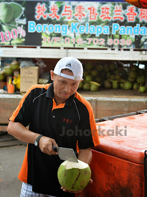 Johor-Coconut-Lorry-Taman-Pelangi