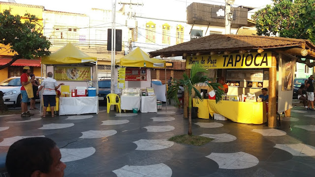Batata rösti e Delicias na Chapa na Feirinha do Largo de Santana, no Rio Vermelho