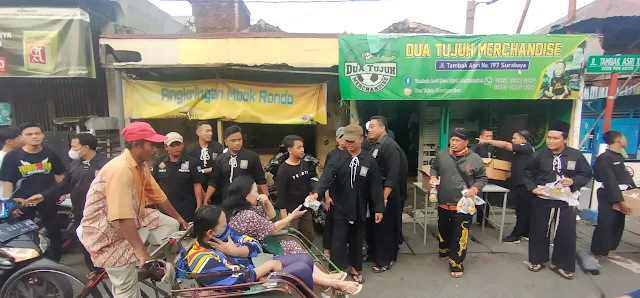 Pesilat PSHT Rayon Tambak Asri bagi takjil