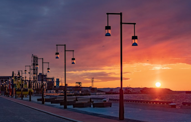 Ventspilī apmeklētājiem atvērta atjaunotā Ostas ielas promenāde