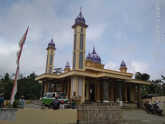 Kegiatan Bersih-bersih Masjid At-Taqwa Dusun Bono Desa Kajangkoso Kecamatan Pakis Kabupaten Magelang