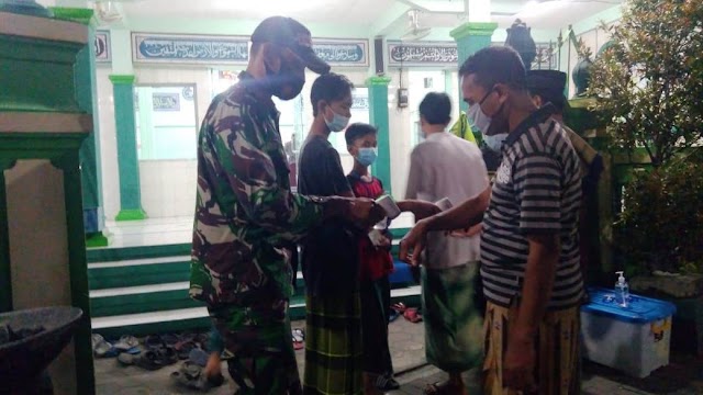  Koptu Heri Babinsa Mancasan Koramil 08/Baki, Sambangi Masjid Ingatkan Jemaah Terapkan 5M Cegah Covid-19