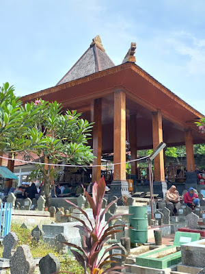 Makam KH Sholeh Darat