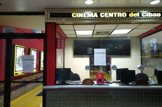 Ayuntamiento ordena cierre temporal del Cinema Centro Cibao por fallas en sistema contra incendios