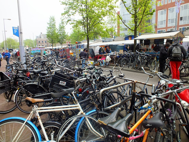 Venta de bicis en el Albert Cuypmarkt