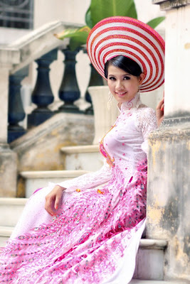 Phan Thi Mo- Miss Vietnam Earth 2011